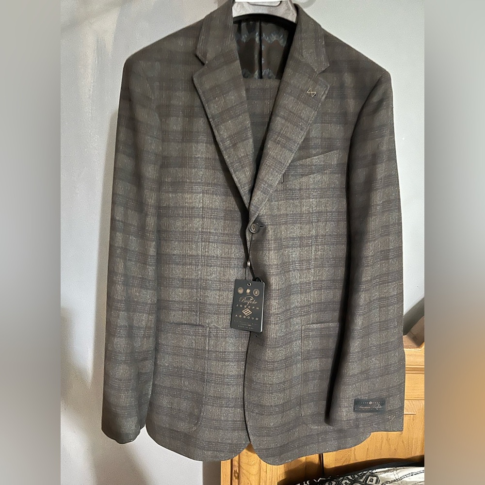 Joseph Abboud Modern Wool Suit 42R and pants 36W